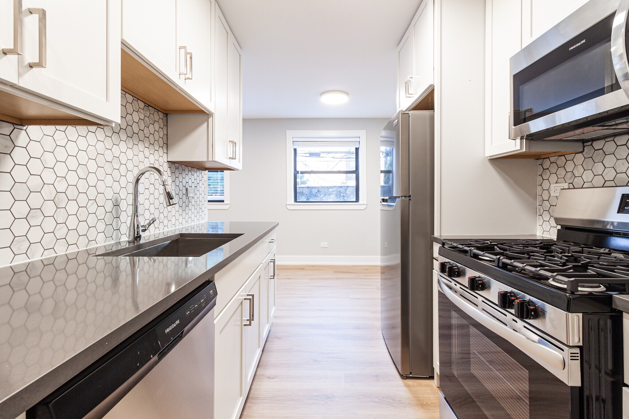 Building Photo - 520 W Aldine Ave