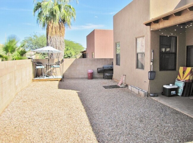 Building Photo - 3BR/2BA/2CG, 1518 sq.ft. home in Legends at Valiente centrally located in Sierra Vista, AZ