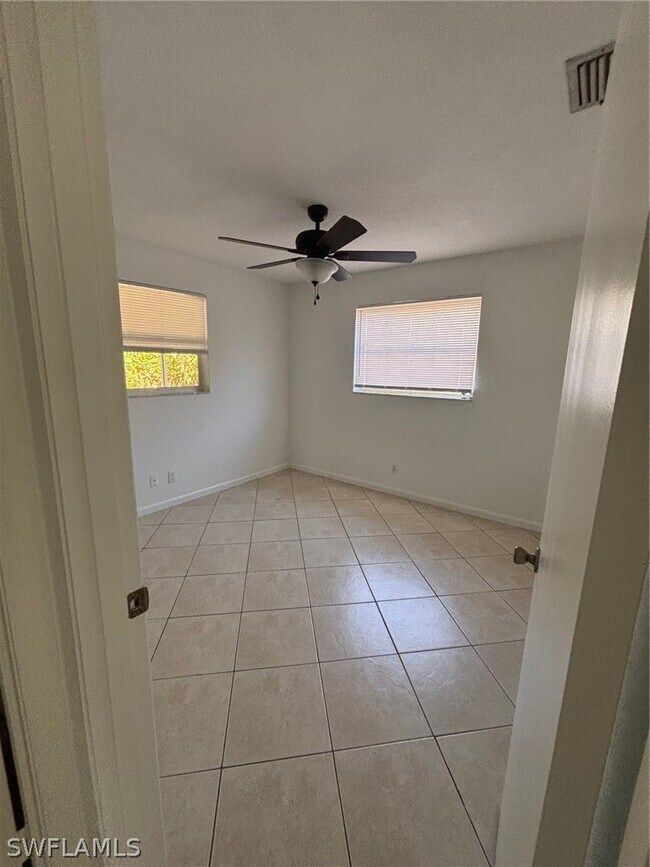 Building Photo - 125 Crown Dr