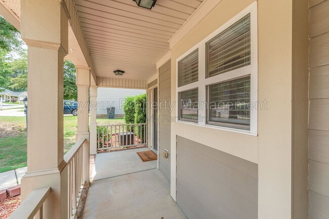 Building Photo - 3128 Alexandria Dr