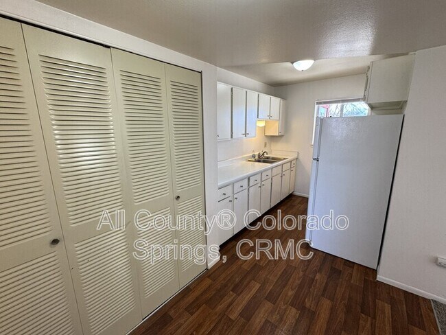Building Photo - 1105 Cree Dr