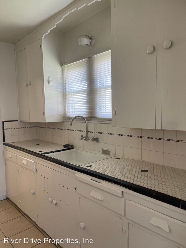 Building Photo - 1 br, 1 bath House - 778 E. Sonora Avenue