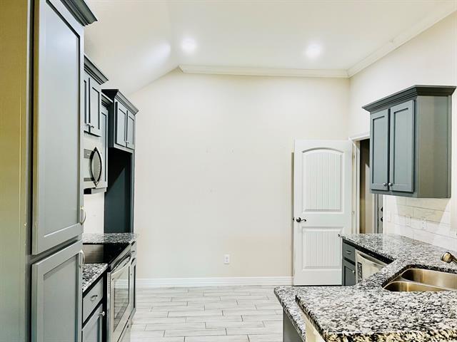 Building Photo - 110 Frank St