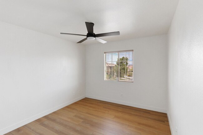 Building Photo - 5870 Lustrous Ct