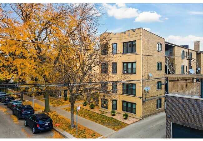 Building Photo - 3817 N Greenview Ave