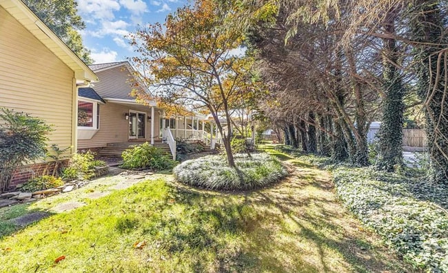 Building Photo - Charming ranch home 3 bedrooms and 2 bathrooms in Burlington w/ 5 garage spaces.