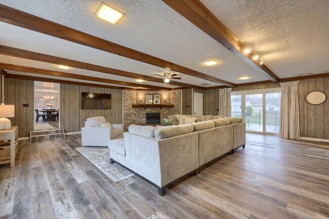 Building Photo - Spacious Rambling Rancher in Quarryville | Beautiful