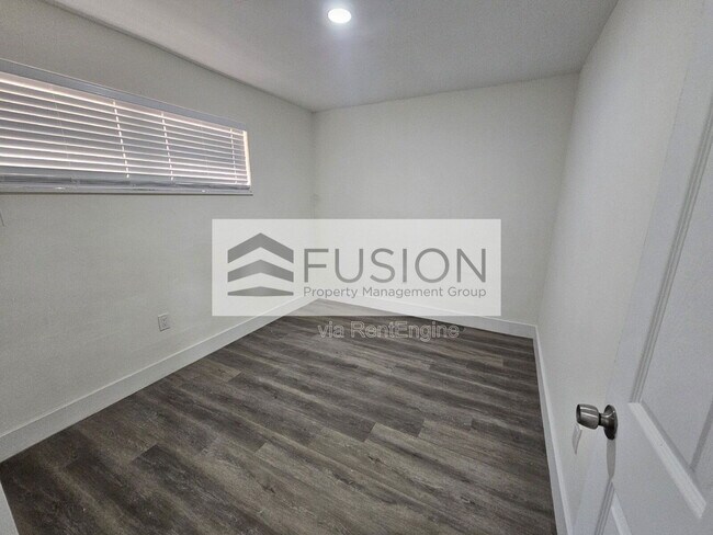 Building Photo - 1730 Acapulco Dr