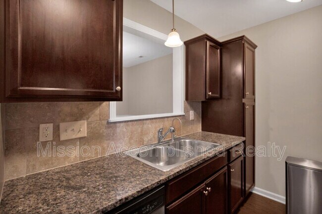 Building Photo - 2644 Middle Br Bnd