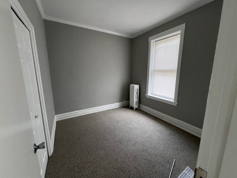 Building Photo - 4718 N Laramie Ave