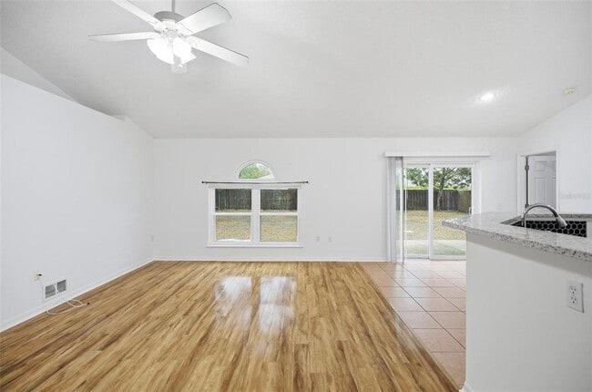 Building Photo - 38 Bud Field Dr