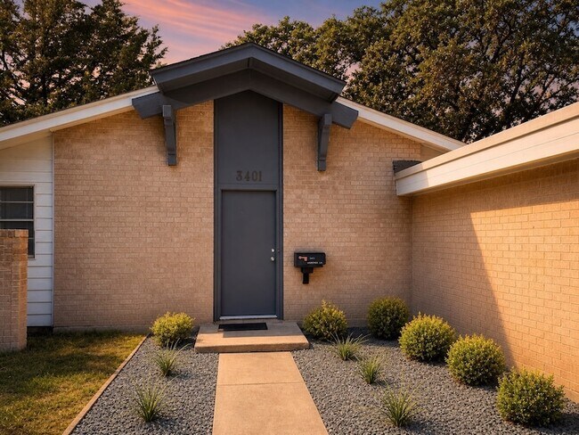 Building Photo - 3401 Hanover Ln