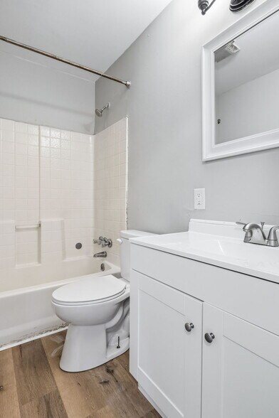 Building Photo - 522 W Vinyard St