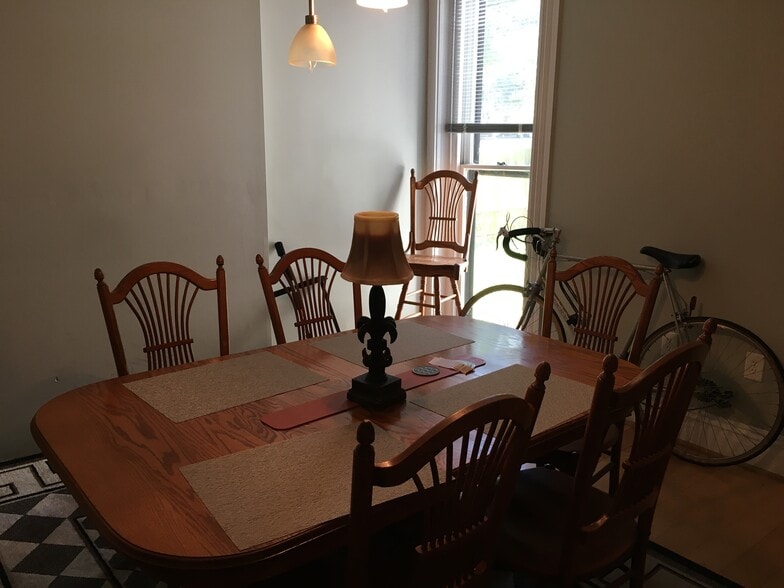Dining room - 703 W Leigh St