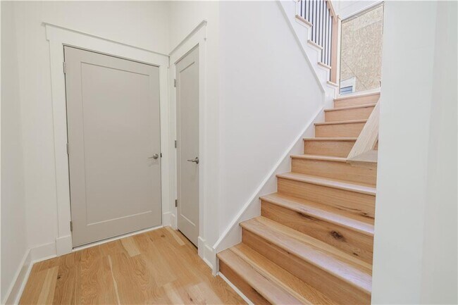 Building Photo - 205 Whitefoord Ave NE