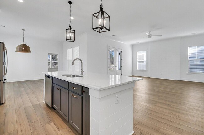 Building Photo - 502 Sound Dr