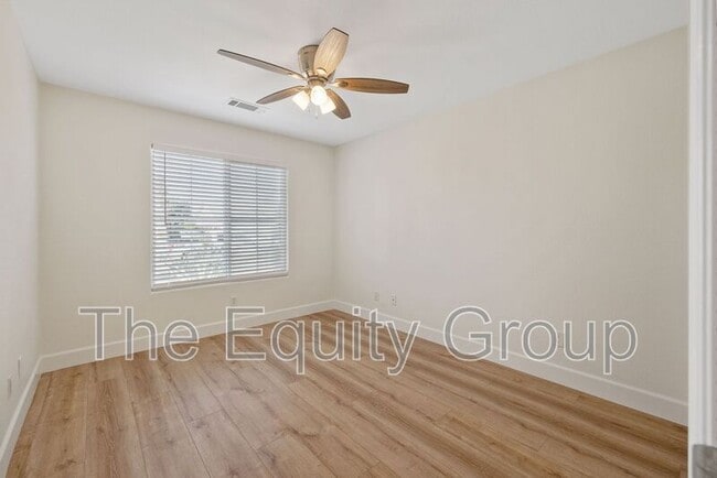 Building Photo - 3835 E Oak Ave