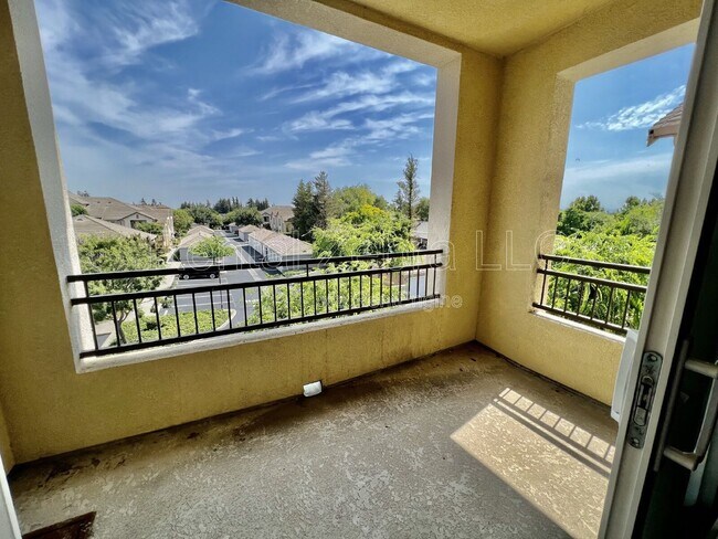 Building Photo - 1360 Shady Ln