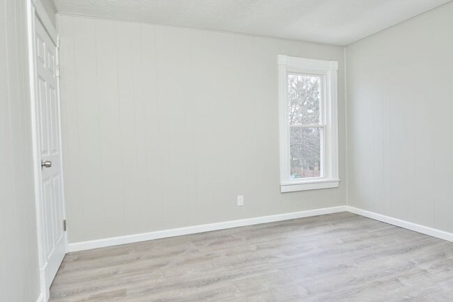 Building Photo - RENTALS AVAILABLE IN NILES