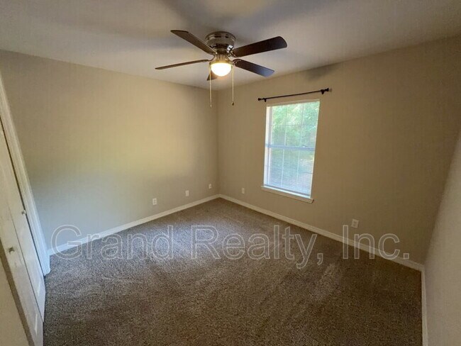 Building Photo - 6464 Outer Dr