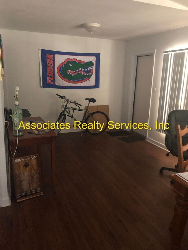 Building Photo - Four Bedroom, 2 bath 2,241 SF