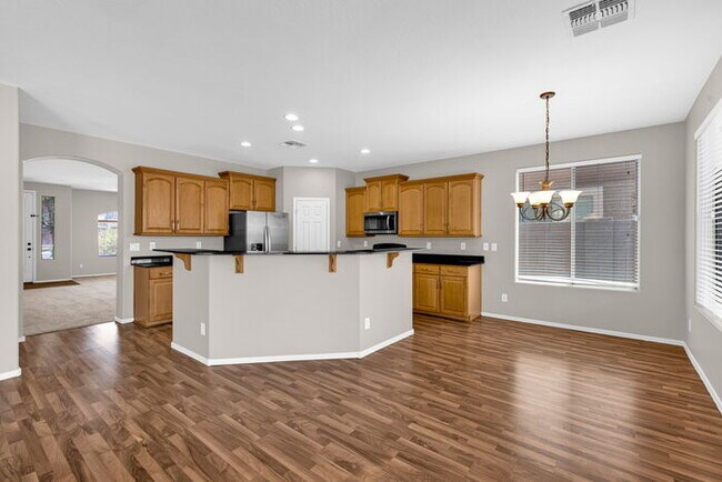 Building Photo - 2032 S Sabrina