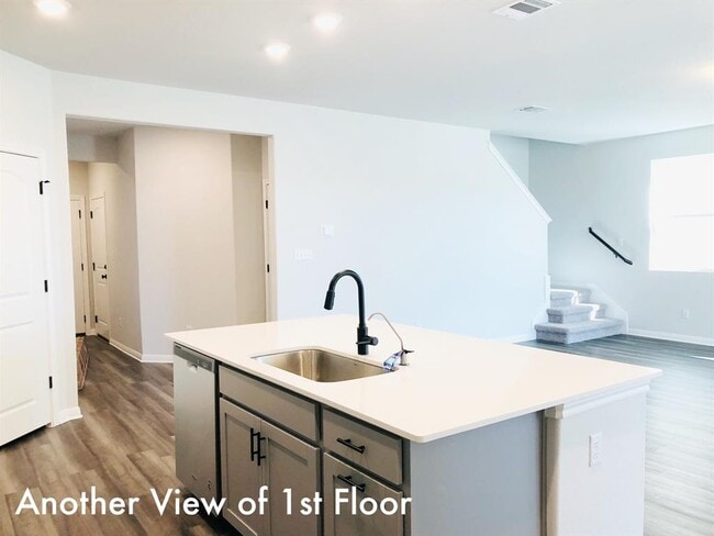 Building Photo - 2536 Acoma Ln