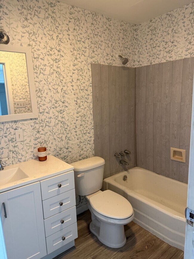 Building Photo - Affordable Town home