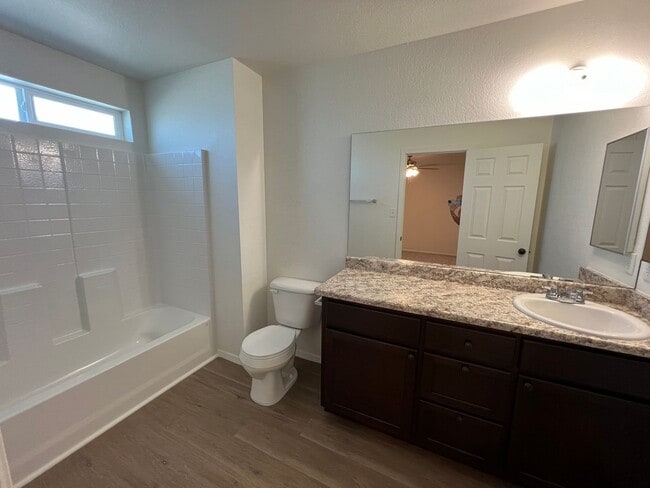 Building Photo - NEWER 4 BEDROOM HOME!