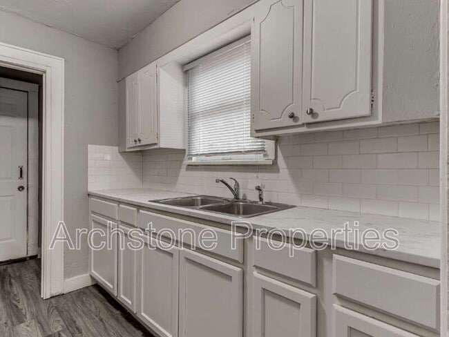 Building Photo - 4409 N Military Ave