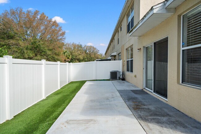 Building Photo - 9720 Carlsdale Dr