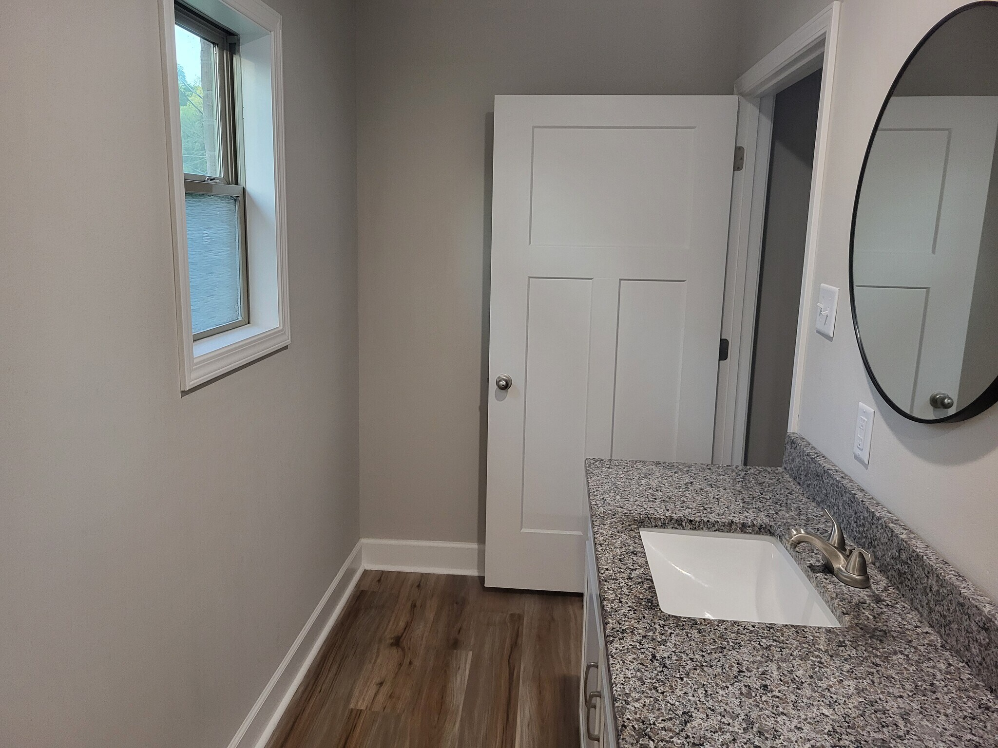 Master bathroom - 1503 S Bailey St