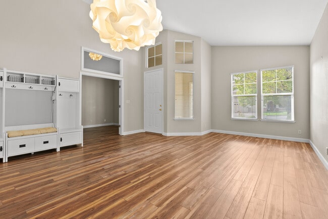 Building Photo - 2720 Avenida De Landa