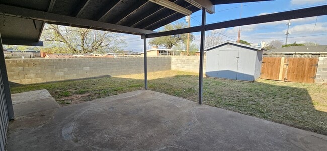 Building Photo - 304 Kessler Ave