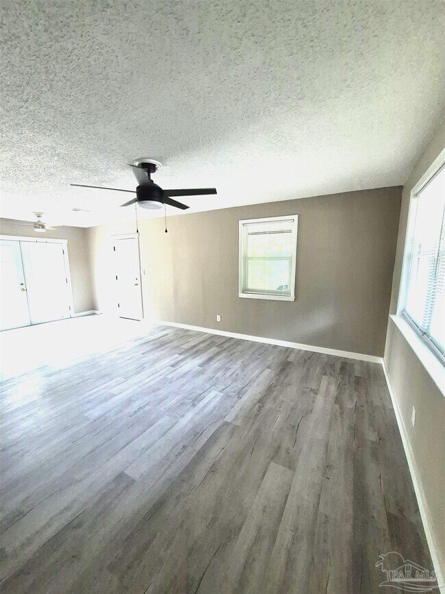 Building Photo - 206 Shadow Lawn Ln