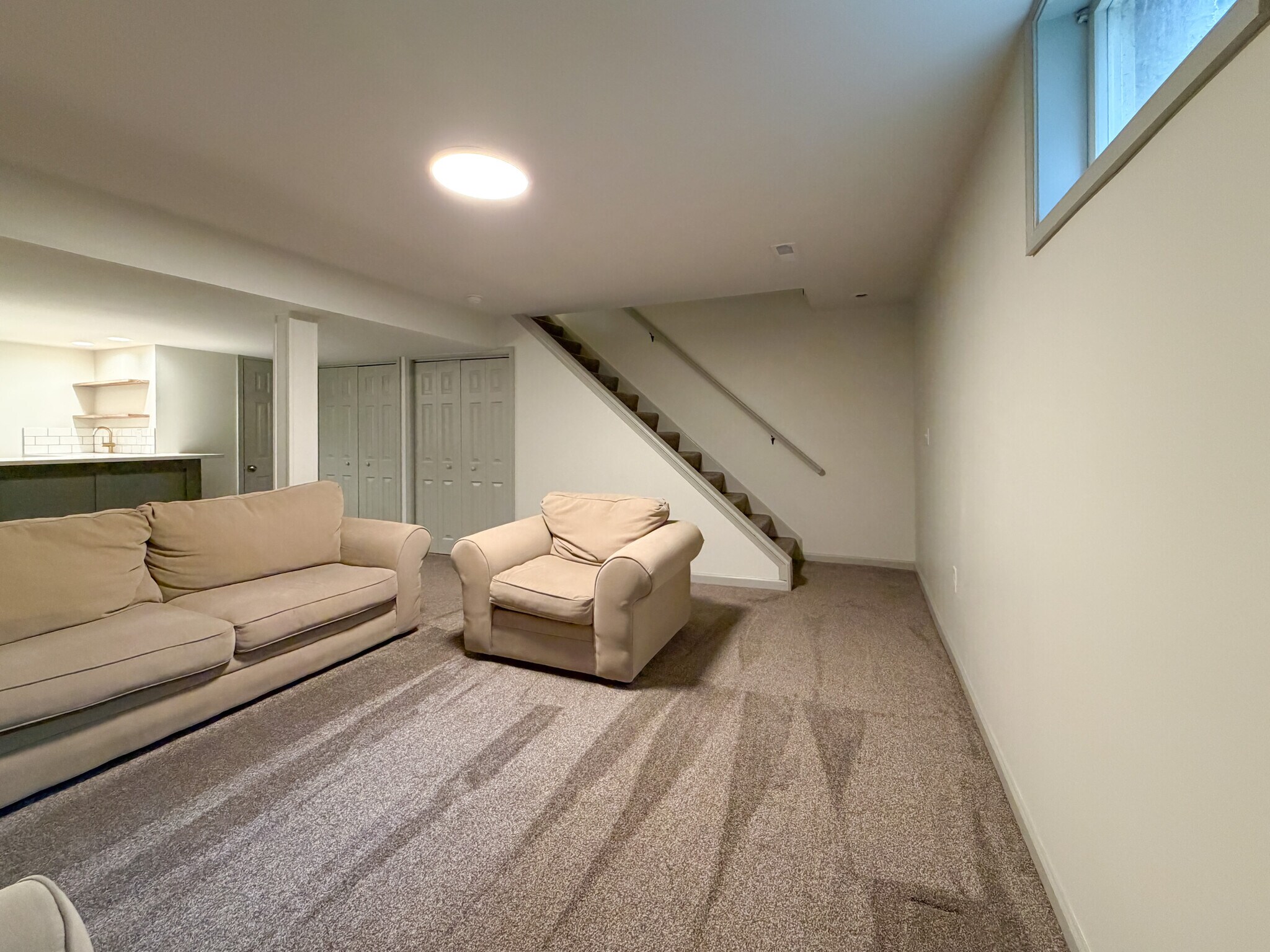 Building Photo - 425 Deerfield Dr
