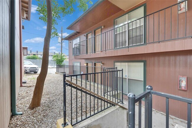 Building Photo - 2314 Greenfield Pkwy