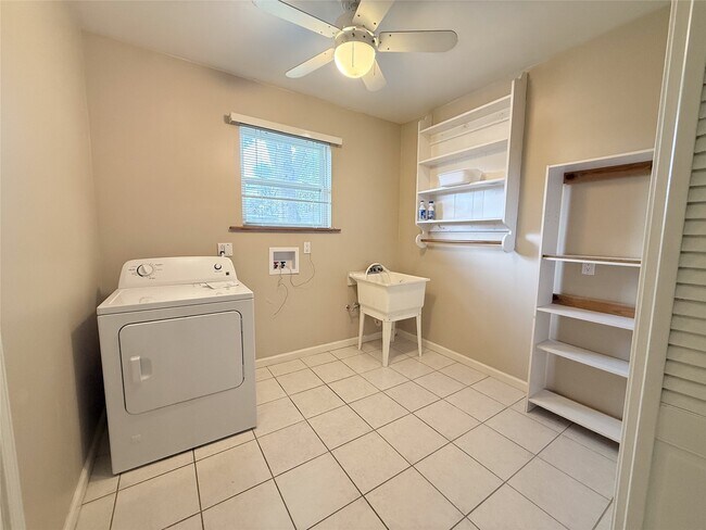 Building Photo - 9506 Carousel Ln