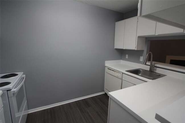 Building Photo - 5423 Farley Dr