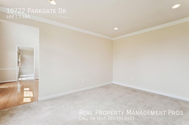 Building Photo - 10722 Parkgate Dr