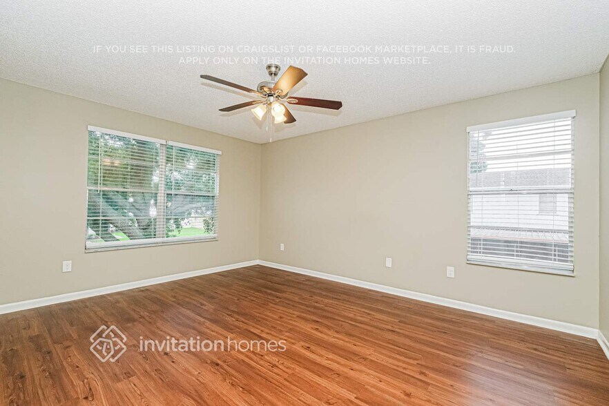 Building Photo - 553 Oak Creek Dr