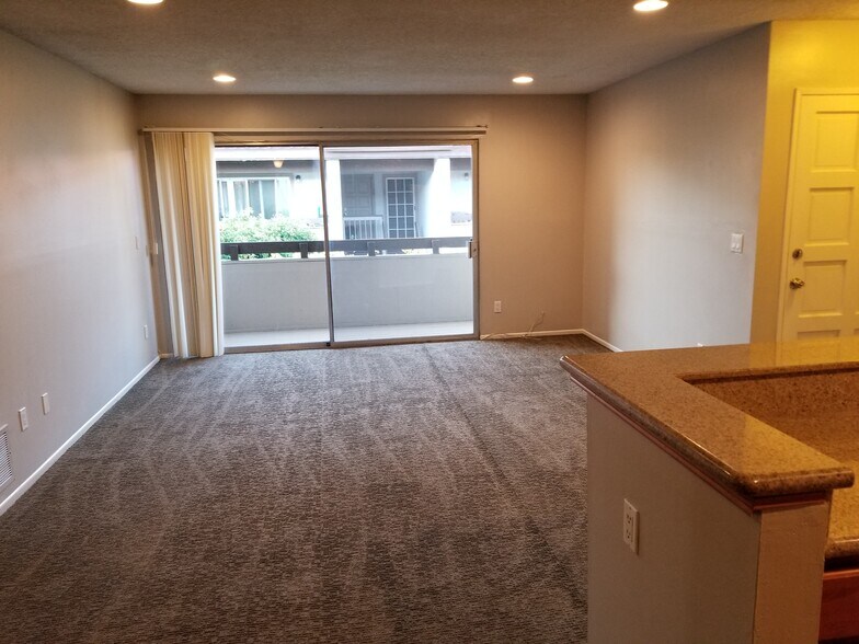 Building Photo - 2521 W Sunflower Ave
