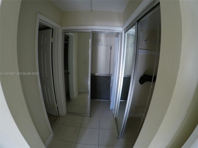 Building Photo - 1450 NE 191st St