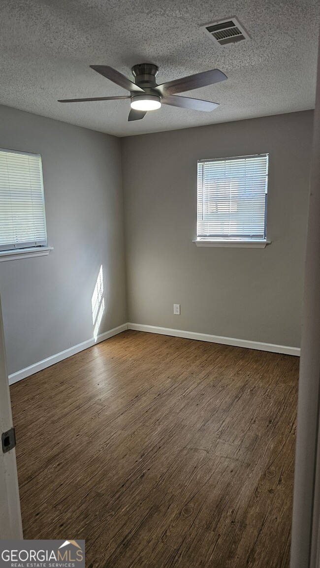 Building Photo - 403 Vienna Cir