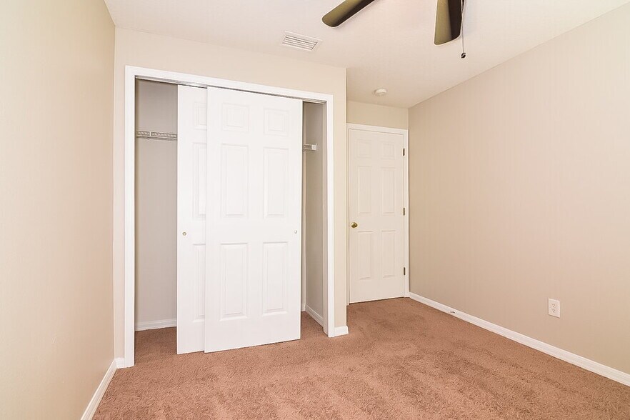 Building Photo - 406 Chimney Rock Dr