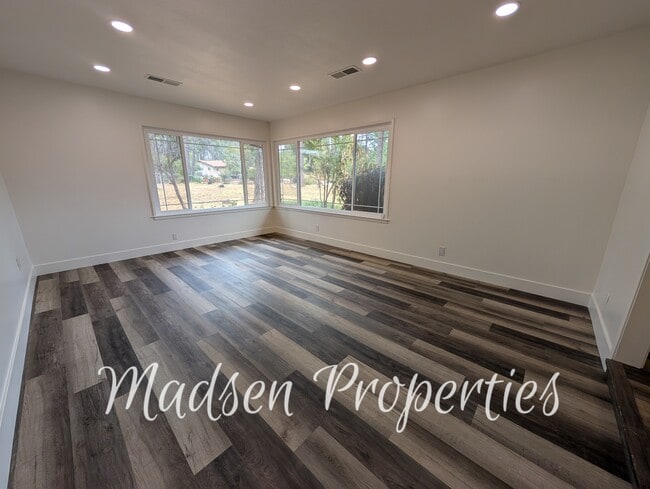 Building Photo - 6231 Pebble Ln