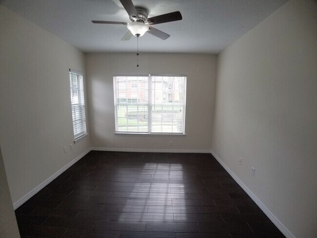 Building Photo - Stunning First Floor 2/2 Lake View  Condo ...