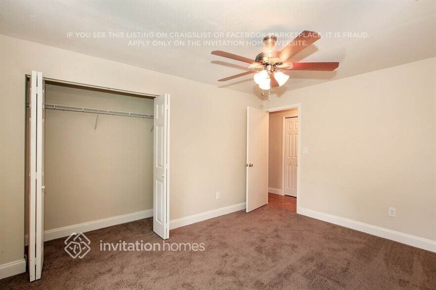 Building Photo - 17420 SW 109th Ave
