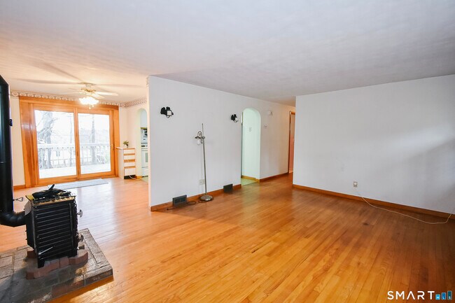 Building Photo - 60 Wildwood Rd