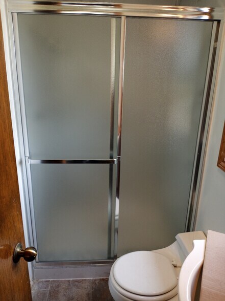 Bathroom 2 - 6012 S Kings Rd